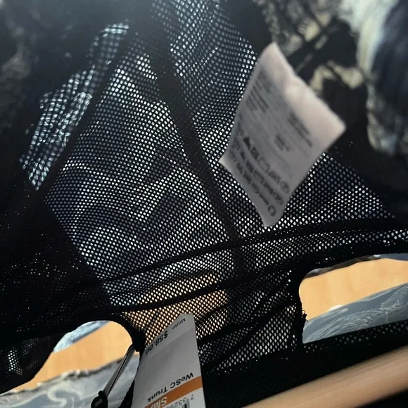 WESC SHORTS (s) - Picture 6 of 7